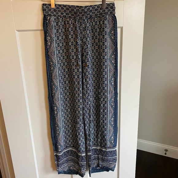 Fun and flowy summer pants - Picture 3 of 5